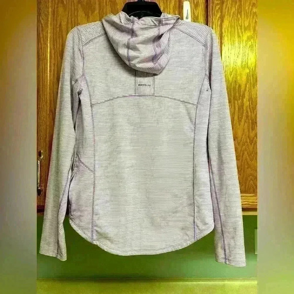 New without tags‎ womens long sleeve beautiful and soft, lavender with strips - Picture 2 of 3